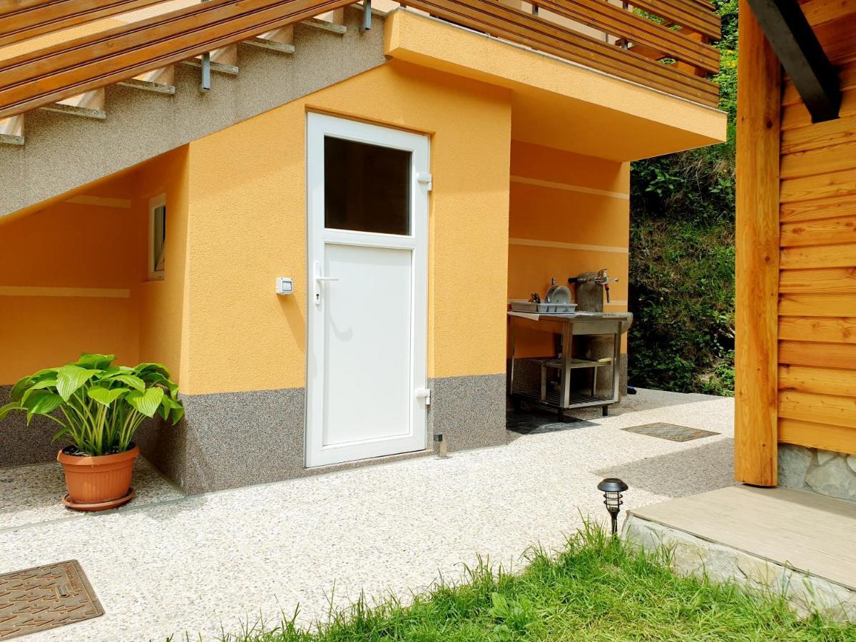 Apartment And Garden House Among The Mountains Podbrdo ภายนอก รูปภาพ