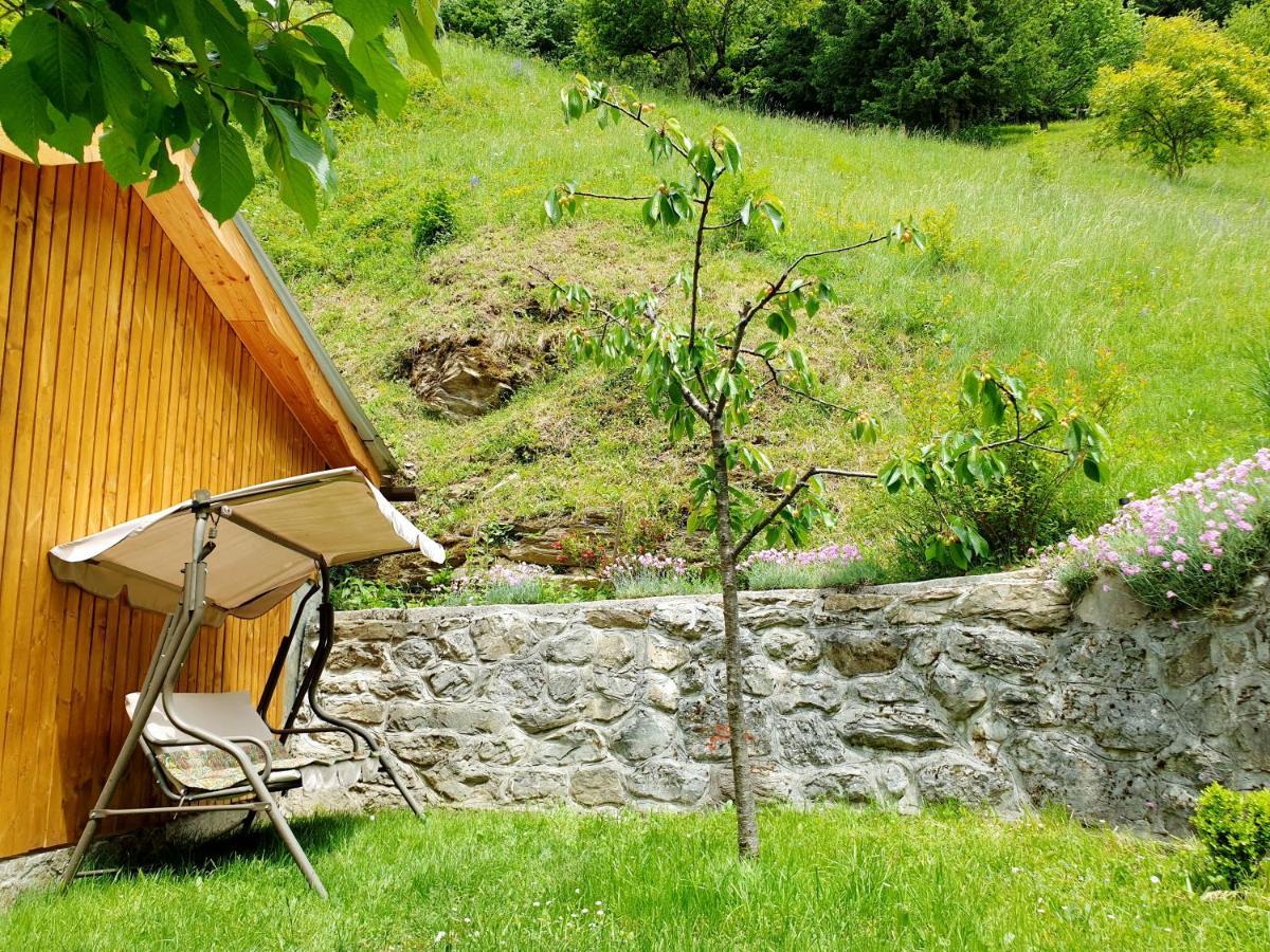 Apartment And Garden House Among The Mountains Podbrdo ภายนอก รูปภาพ