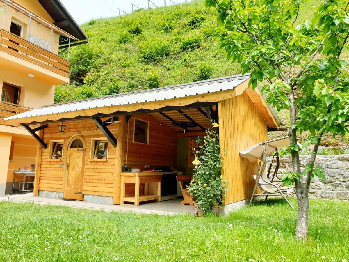 Apartment And Garden House Among The Mountains Podbrdo ภายนอก รูปภาพ
