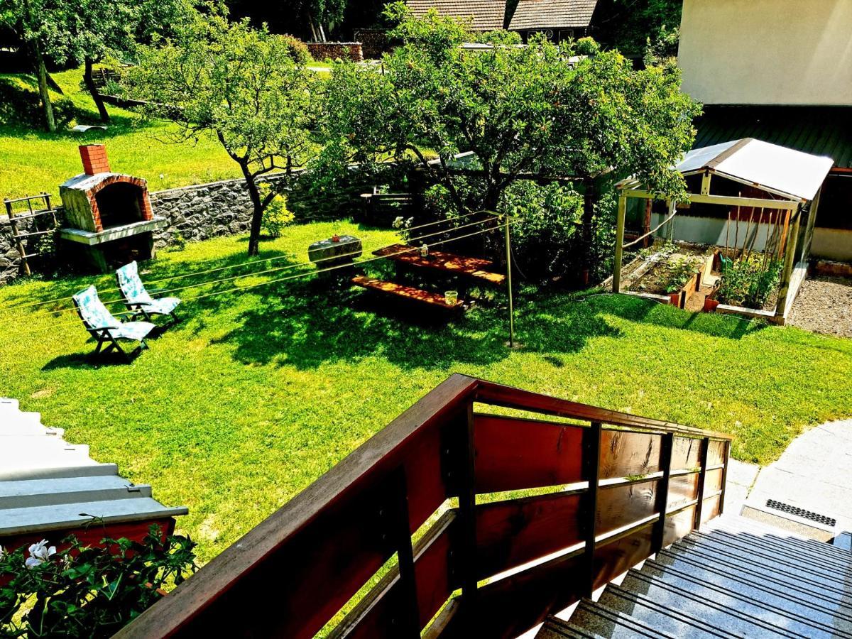 Apartment And Garden House Among The Mountains Podbrdo ภายนอก รูปภาพ