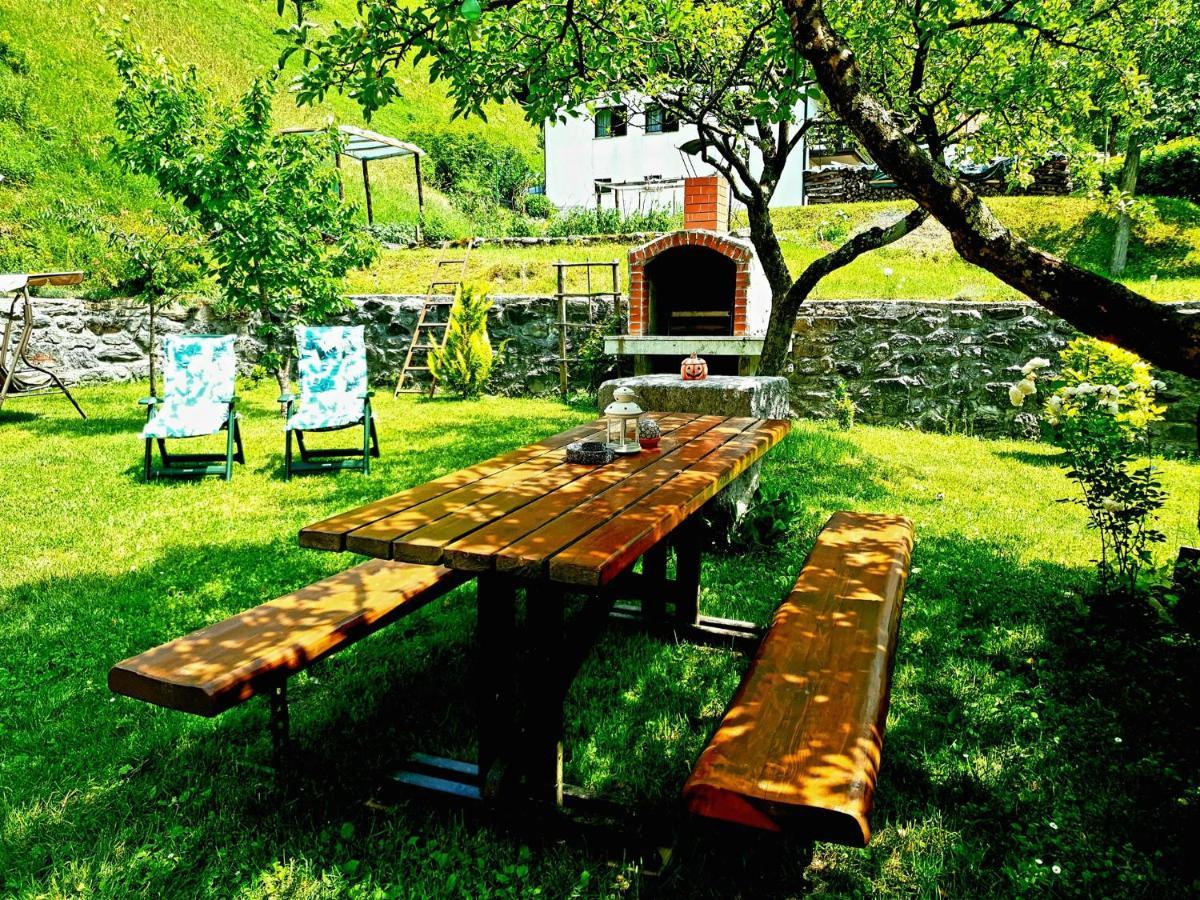 Apartment And Garden House Among The Mountains Podbrdo ภายนอก รูปภาพ